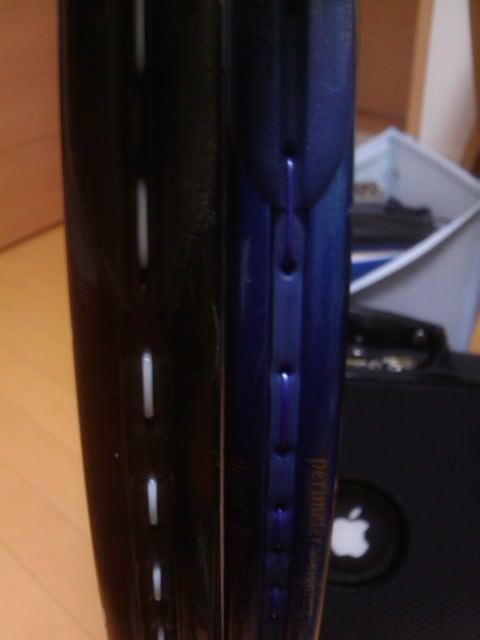 Left:DUNLOP DIACLUSTER 4.0 WS Right:Wilson ProStaff 7.5 DUNLOP DIACLUSTER 4.0 WS & Wilson ProStaff 7.5