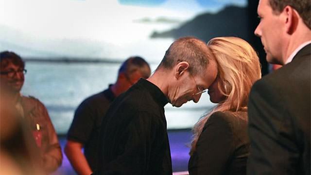 WWDC 2011 ジョブズとローレン(妻)