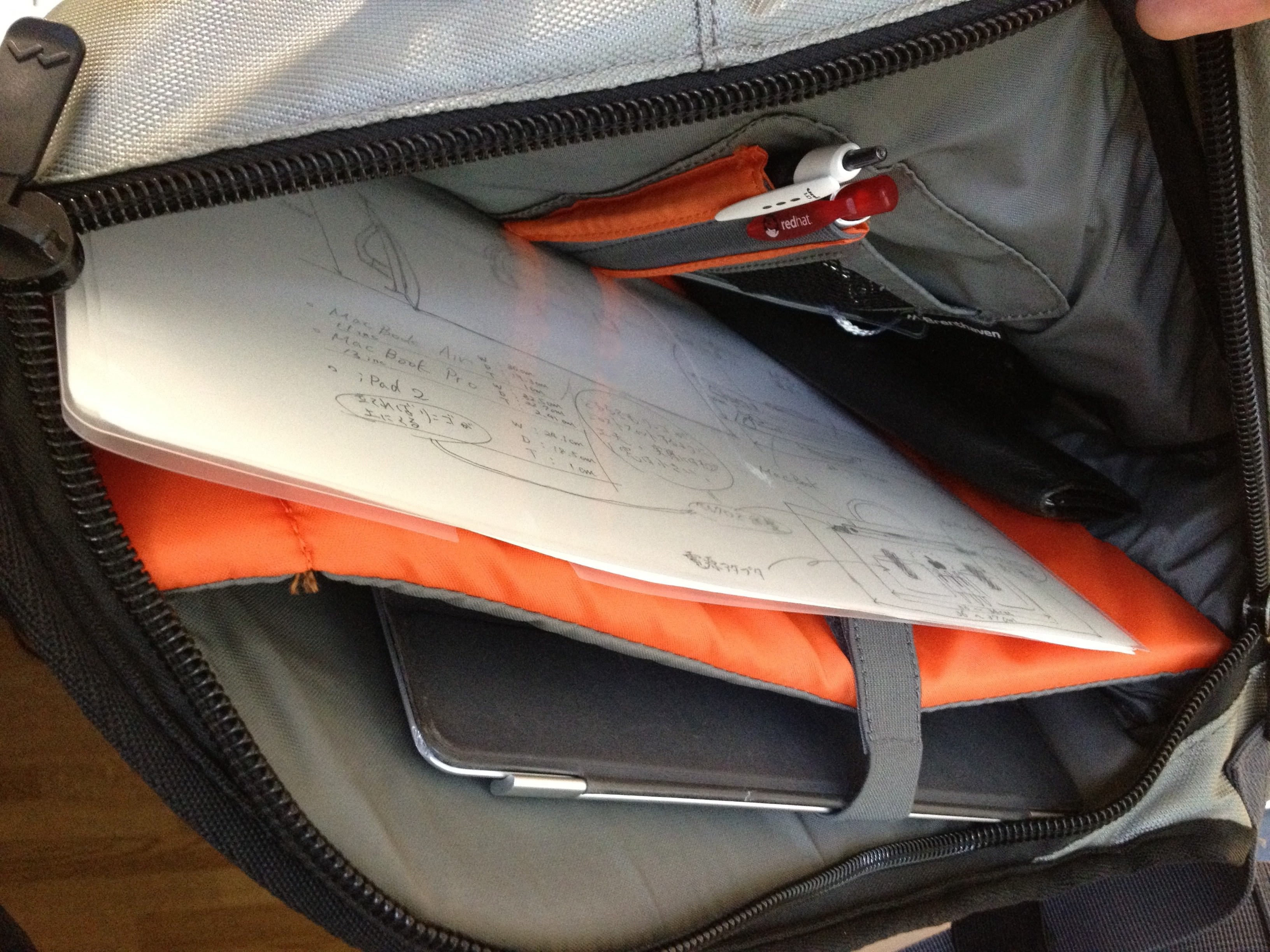 Brenthaven MacBook Case 中身