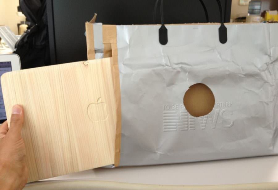MacBook Air専用バッグの出し入れ感